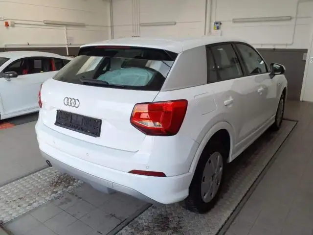 Audi Q2 view 3