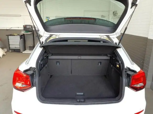 Audi Q2 view 7