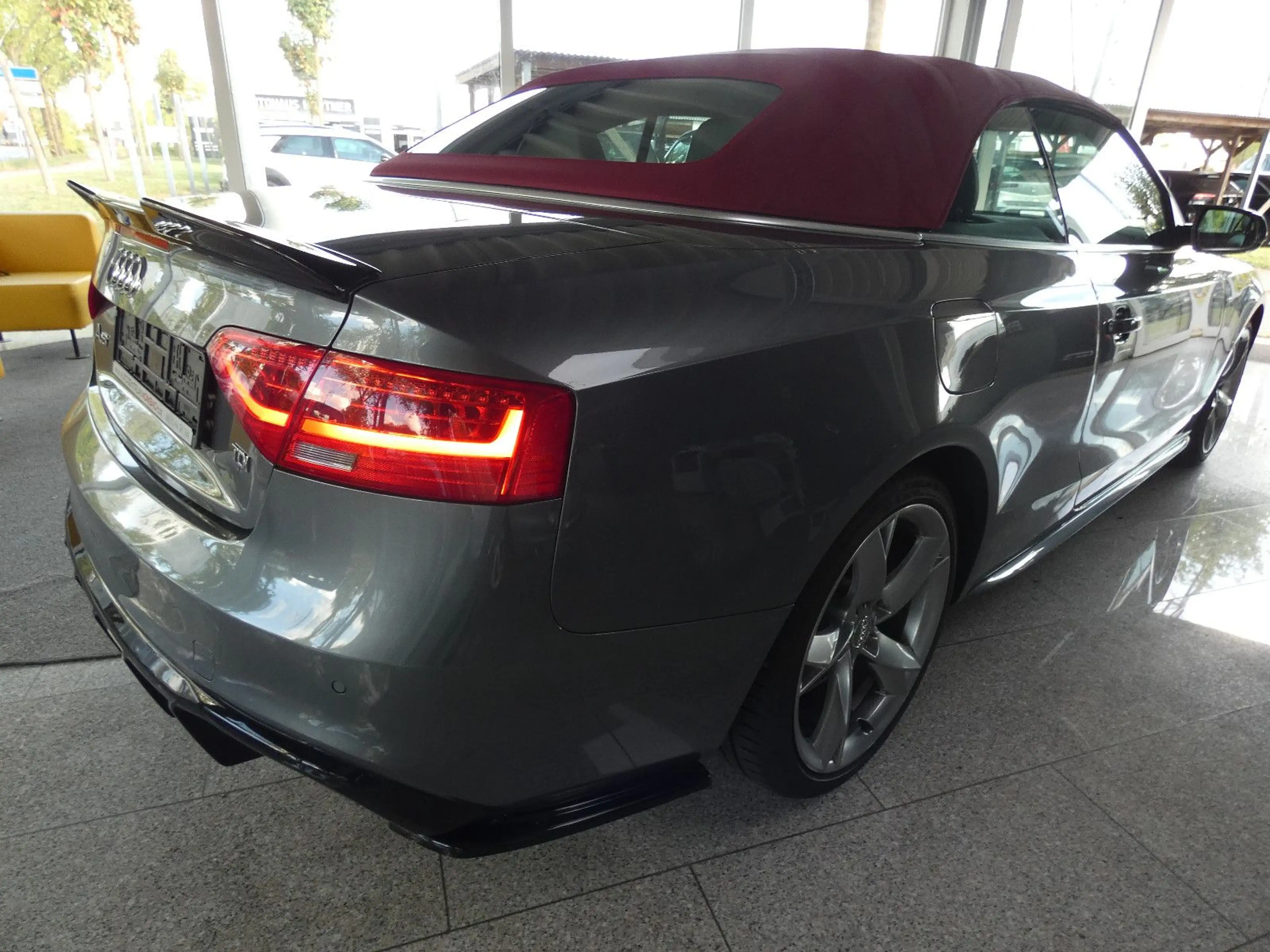 Audi A5 Cabriolet 2.0 TDI — photo 7