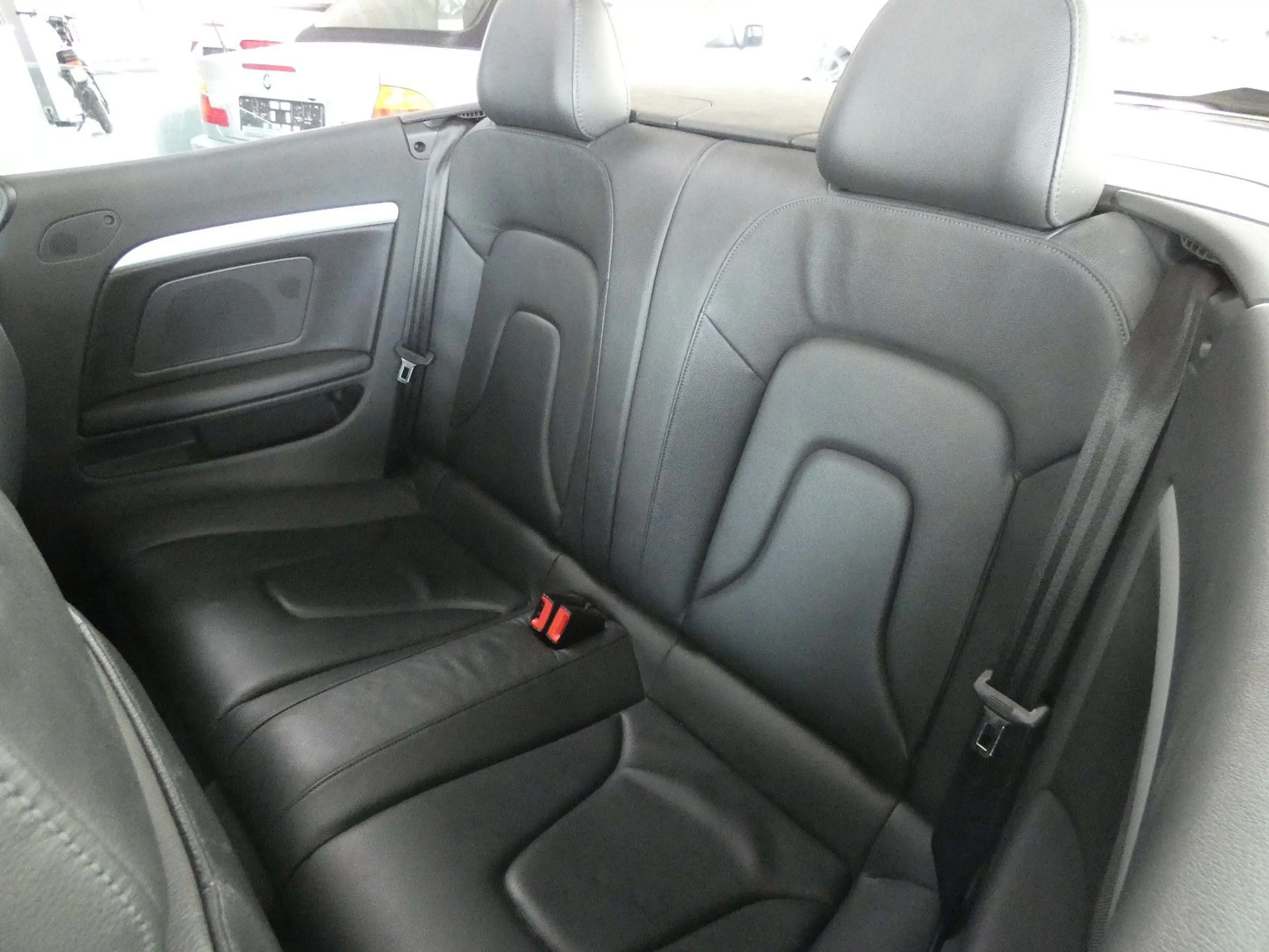 Audi A5 Cabriolet 2.0 TDI — photo 11