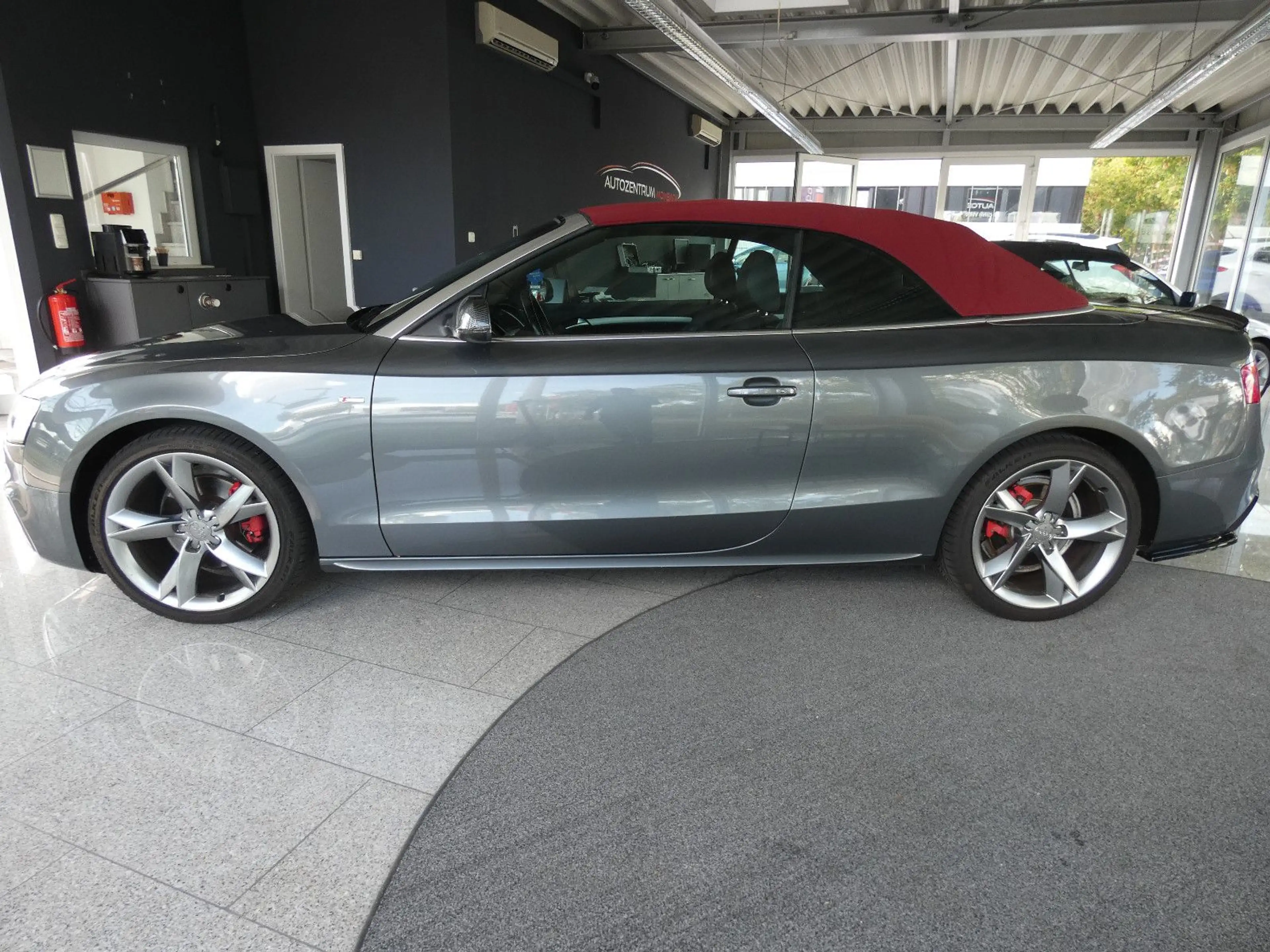 Audi A5 Cabriolet 2.0 TDI — photo 4