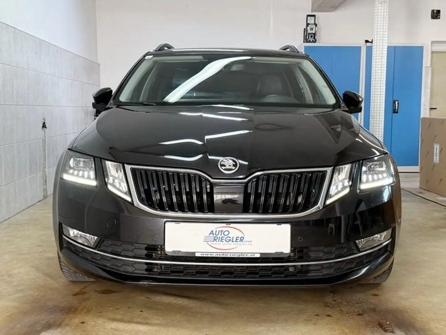 Skoda Octavia Style 2,0TDI DSG. ''LED-Navi-Teilleder-Alu'' Schwarz - 2