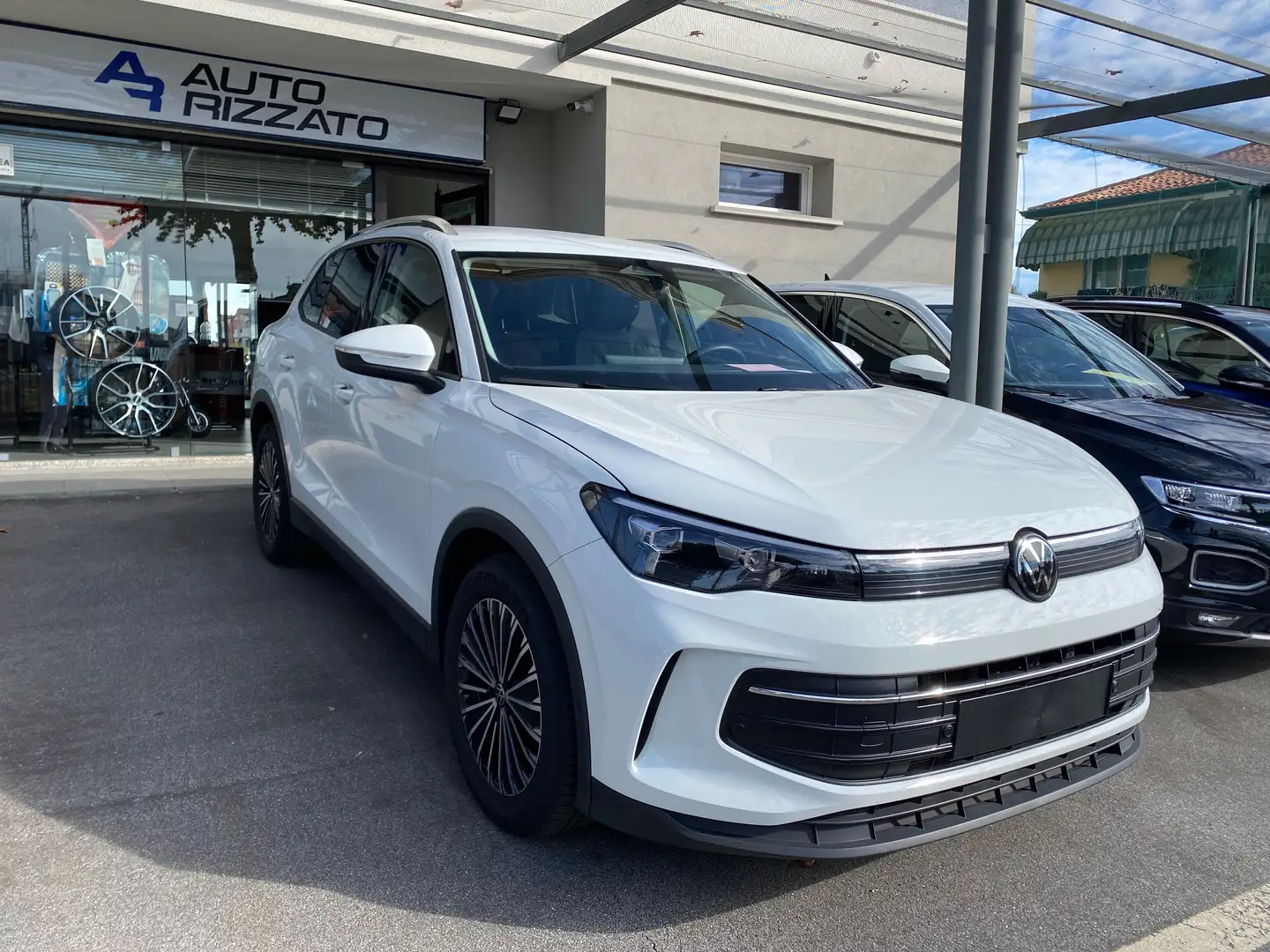 Volkswagen Tiguan Tiguan 1.5 etsi Life 130cv ACT DSG LIFE Blanc - 1