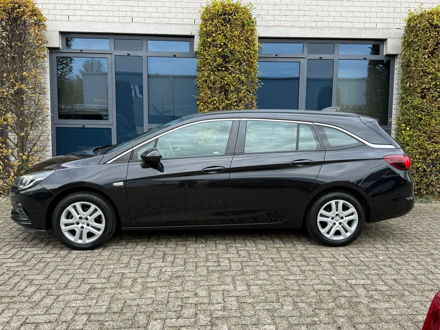 Opel Astra Sports Tourer 1.0 Business+ Zwart - 2