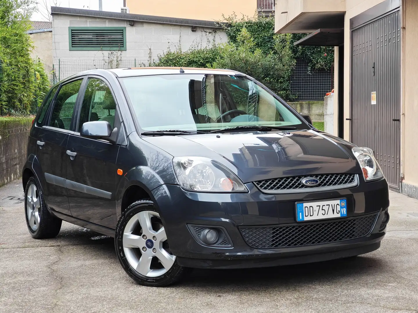 Ford Fiesta 1.2 BENZINA 75cv / 38.100km / Uniproprietario Grigio - 1