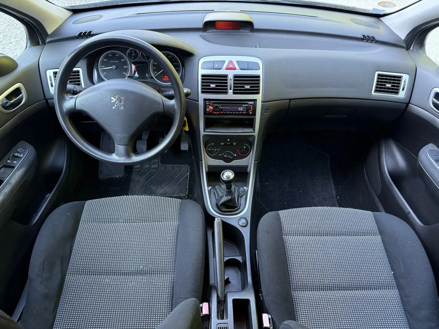 Peugeot 307 1.6i 110cv X Line 2e main Gris - 2