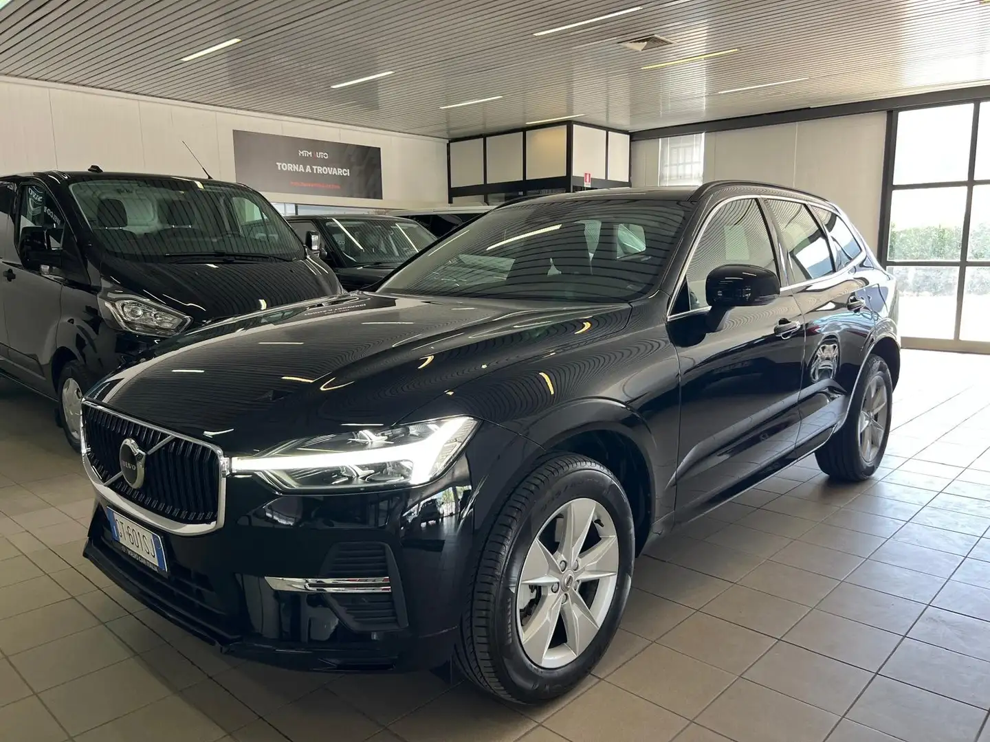 Volvo XC60 2.0 B4 Diesel Mild Hybrid Core Awd 4x4 Automatica Nero - 1