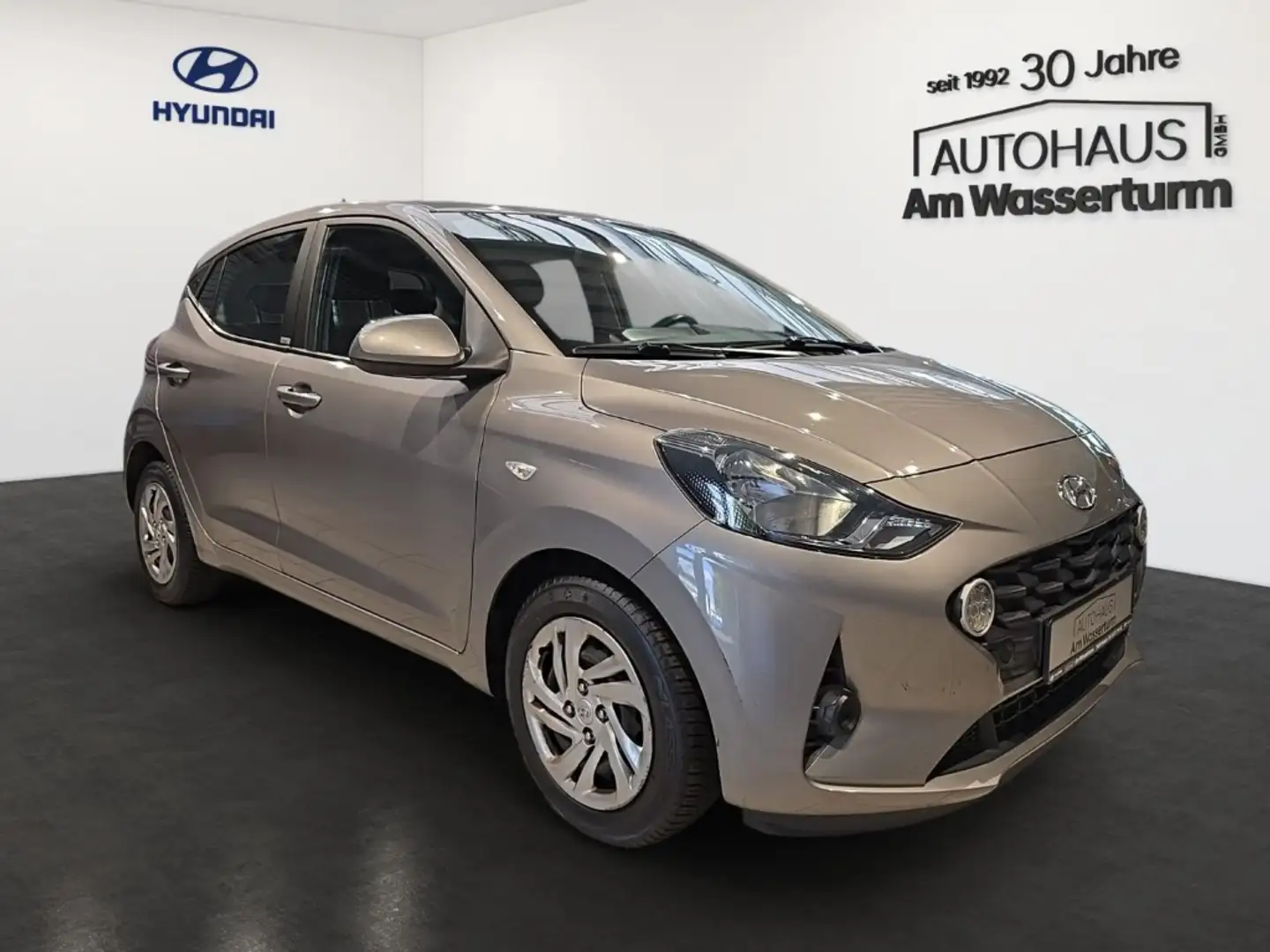 Hyundai i10 1.0 Benzin SELECT PDC Klimaanlage Bronze - 2