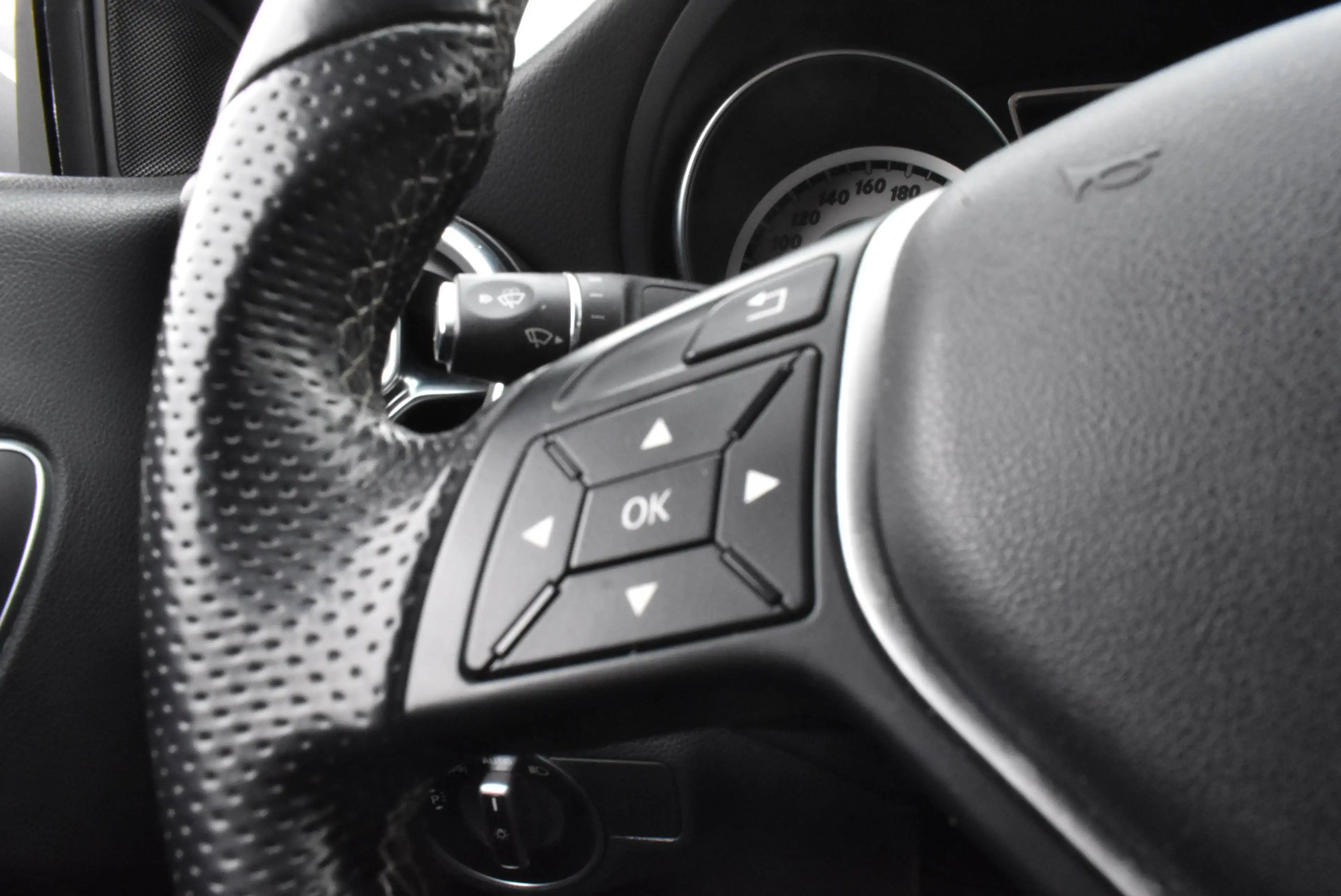 Mercedes-Benz CLA 220 CDI Autom Pack Sport Xénon ***12M GARANTIE*** — photo 13