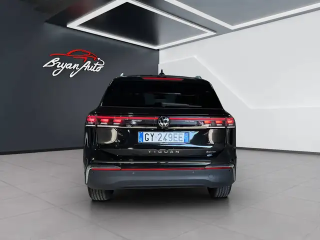 Volkswagen Tiguan view 5