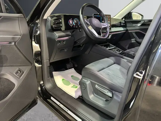 Volkswagen Tiguan view 12