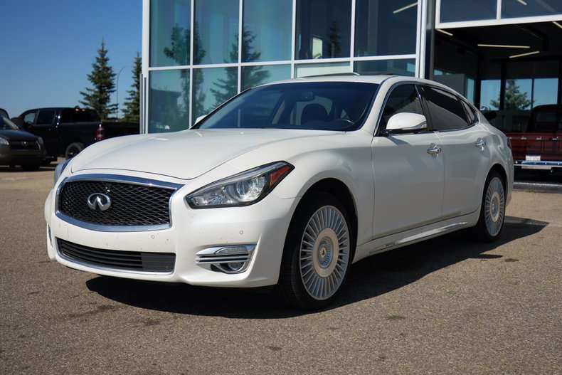 2016 Infiniti Q70 AWD - 2 SETS OF WHEELS & TIRES