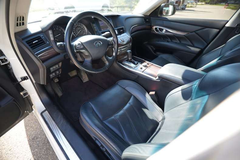 2016 Infiniti Q70 AWD - 2 SETS OF WHEELS & TIRES — photo 5