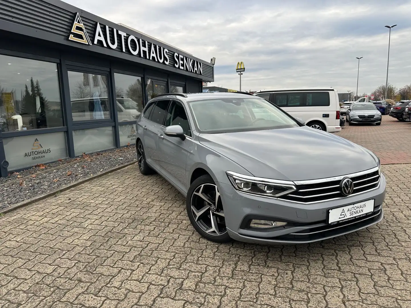 Volkswagen Passat Variant Passat 2.0 TDI DSG Variant R-LINE*R-CAM*AHK*ACC* Gris - 1