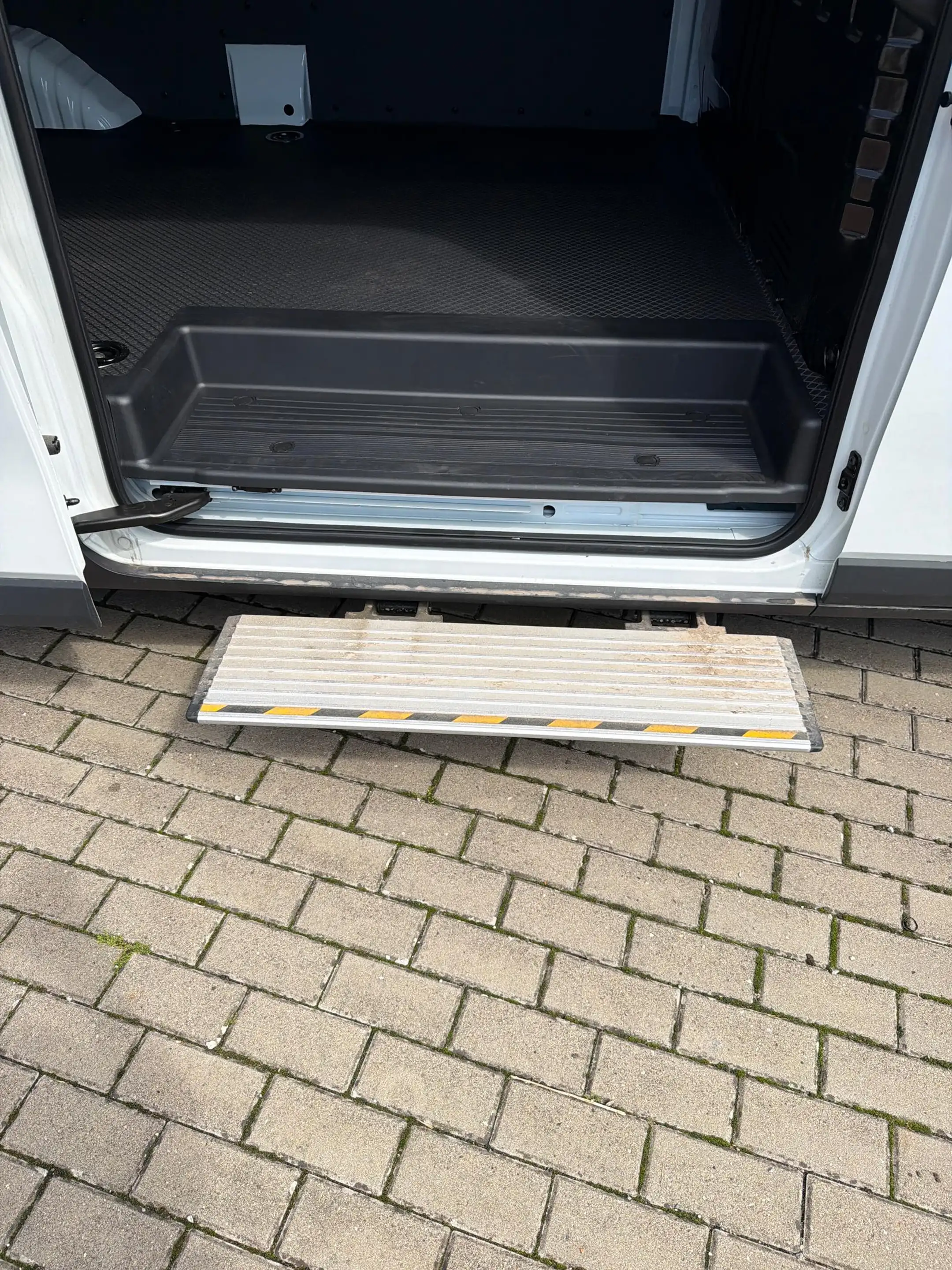Maxus eDeliver 7 L2H1 88kWh — photo 6