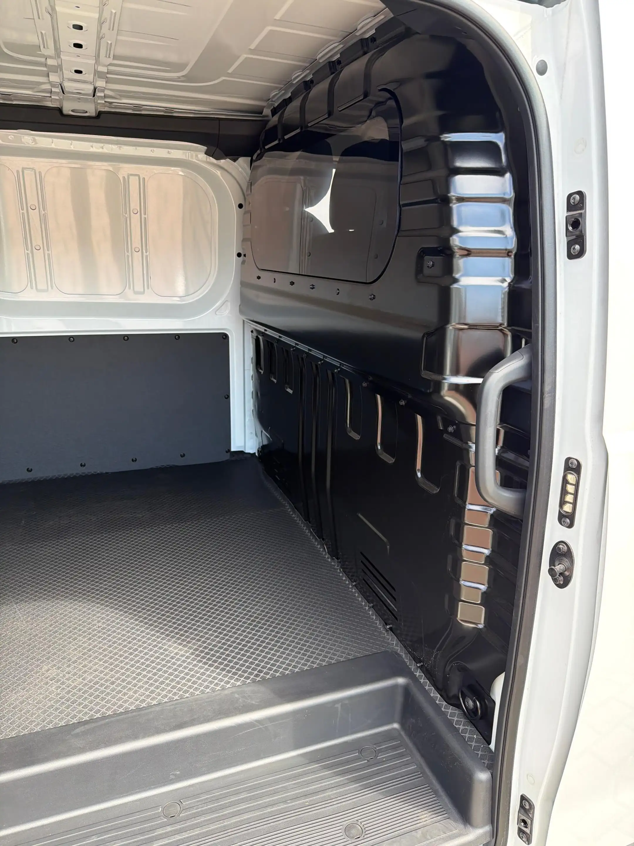 Maxus eDeliver 7 L2H1 88kWh — photo 5