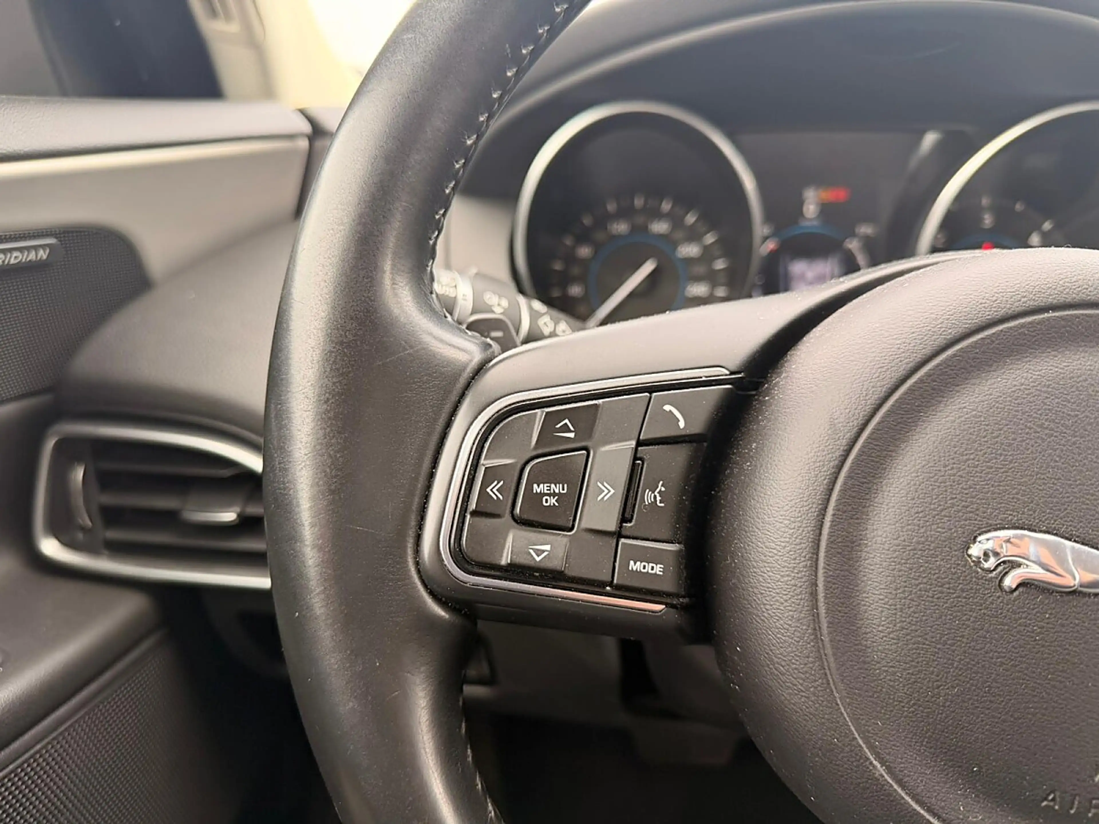 Jaguar XE PRESTIGE E-Performance Aut. — photo 14