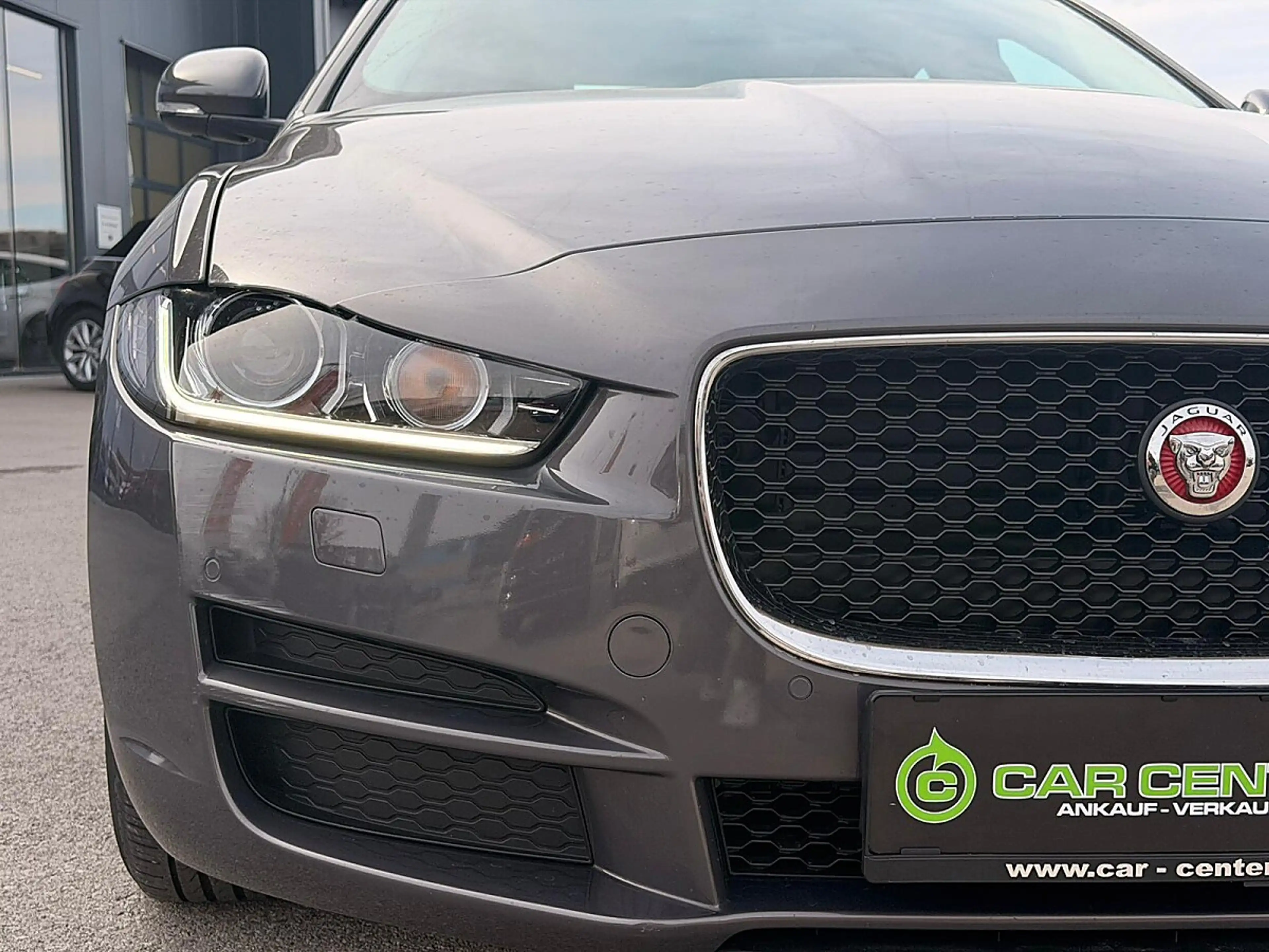 Jaguar XE PRESTIGE E-Performance Aut. — photo 9