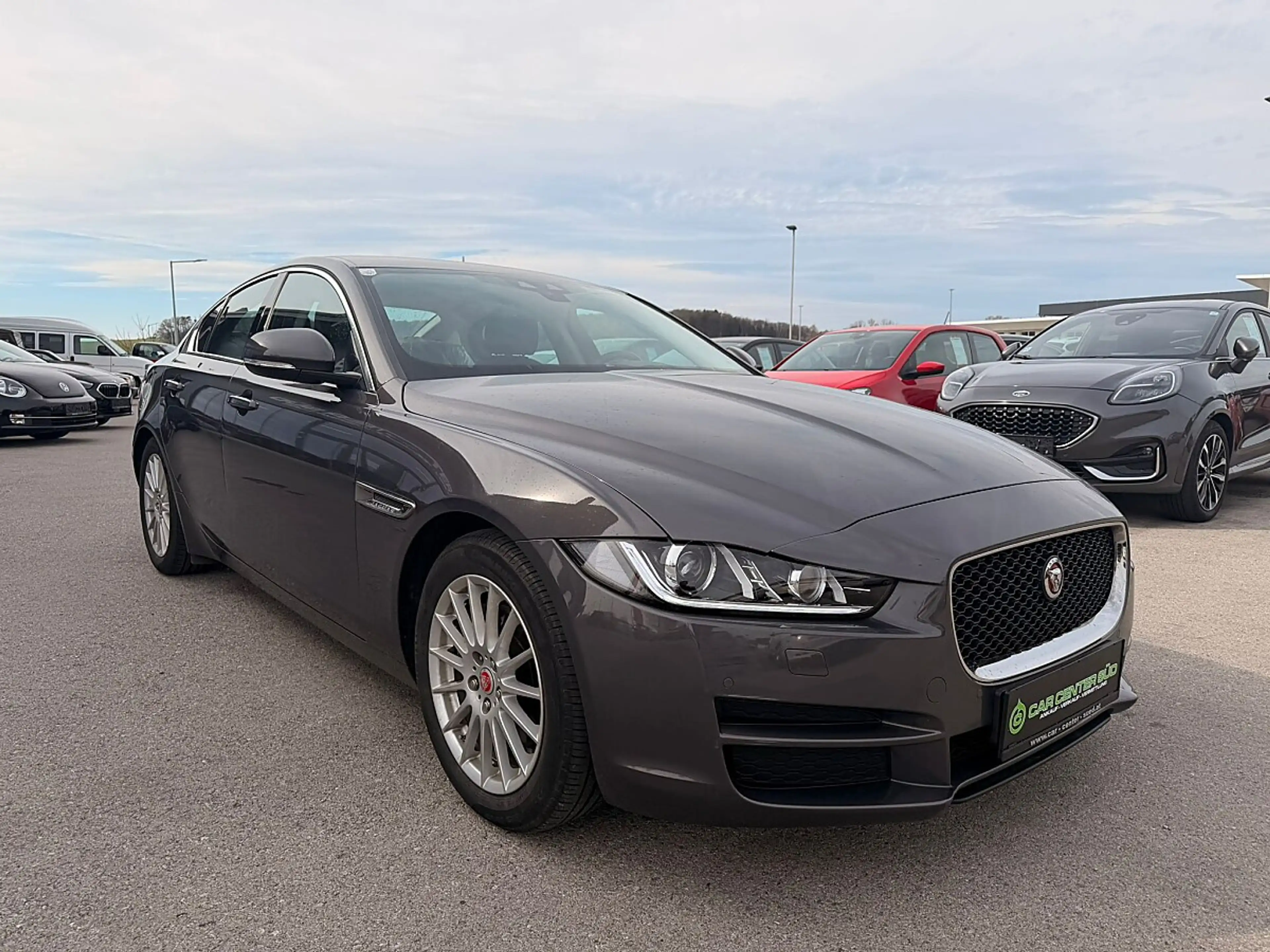Jaguar XE PRESTIGE E-Performance Aut. — photo 3