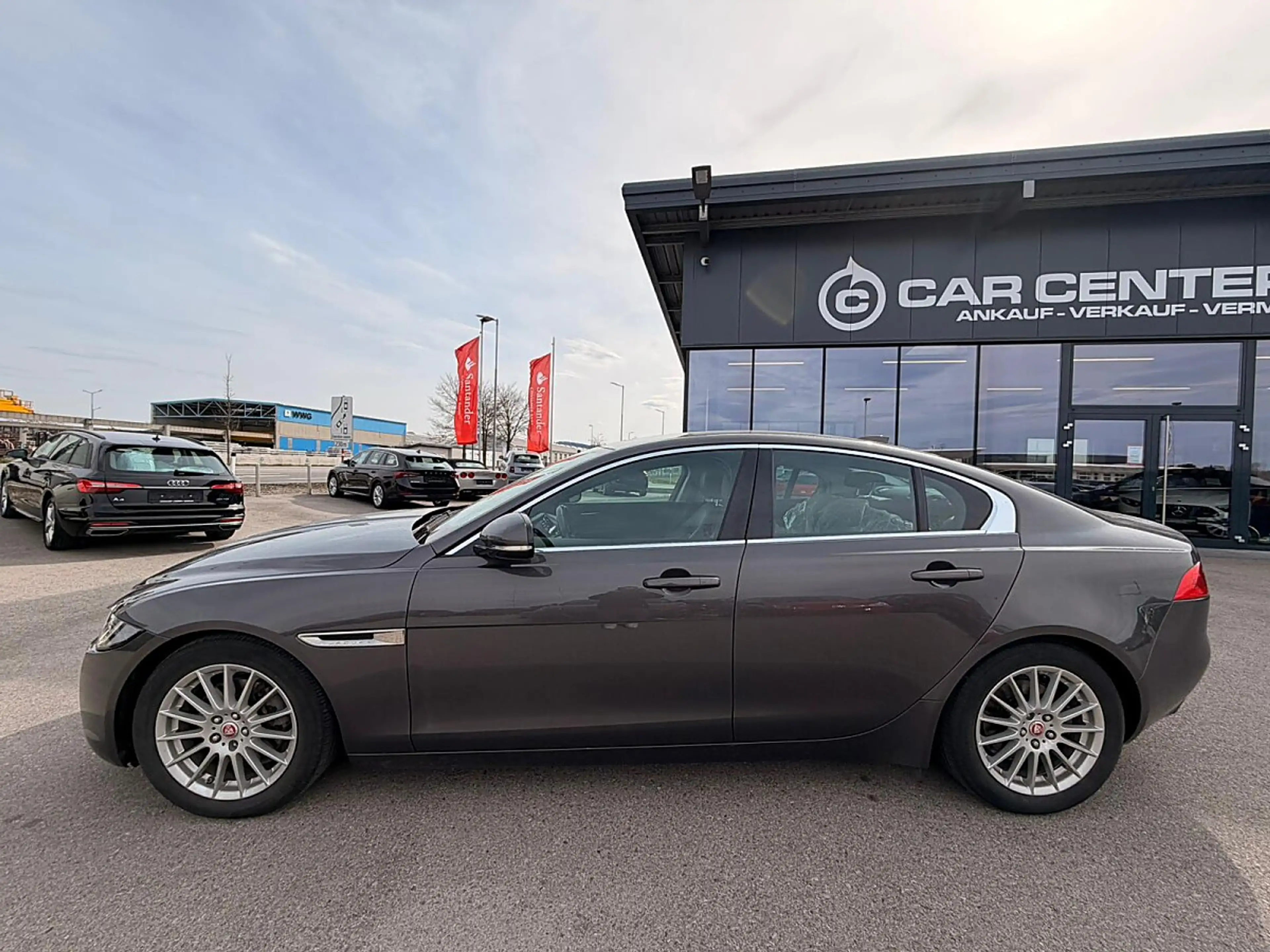 Jaguar XE PRESTIGE E-Performance Aut. — photo 8
