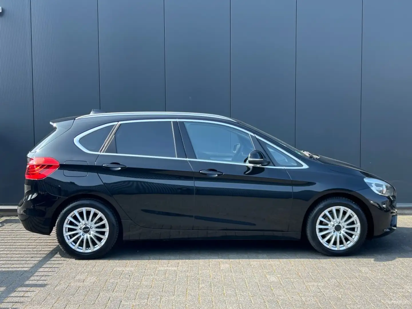 BMW 218 218i Navigatie Cruise PDC E.klep Trekhaak Zwart - 2