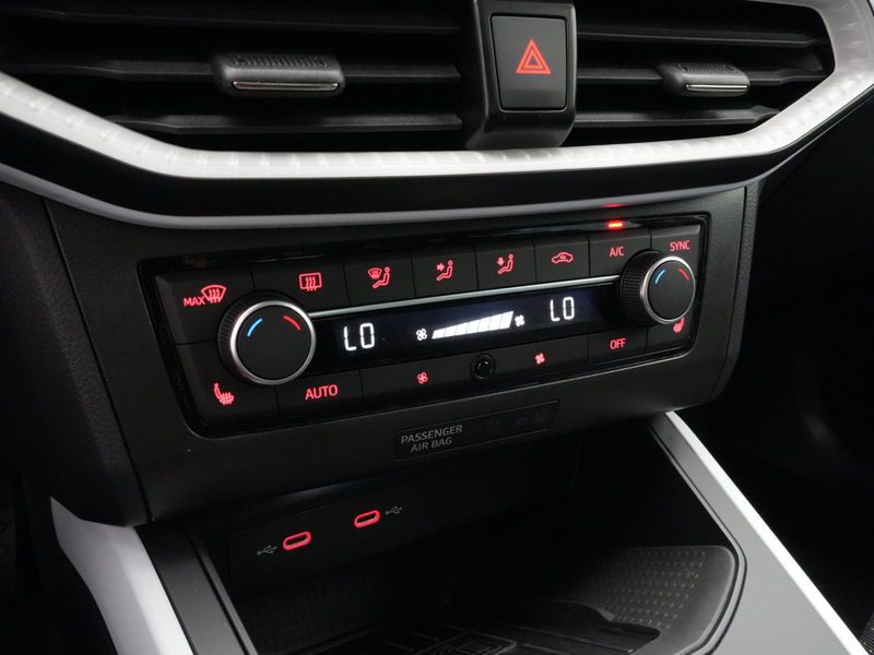 SEAT Arona Style KEYLESS PDC NAVI ACC KAM VIRT SHZ — photo 10