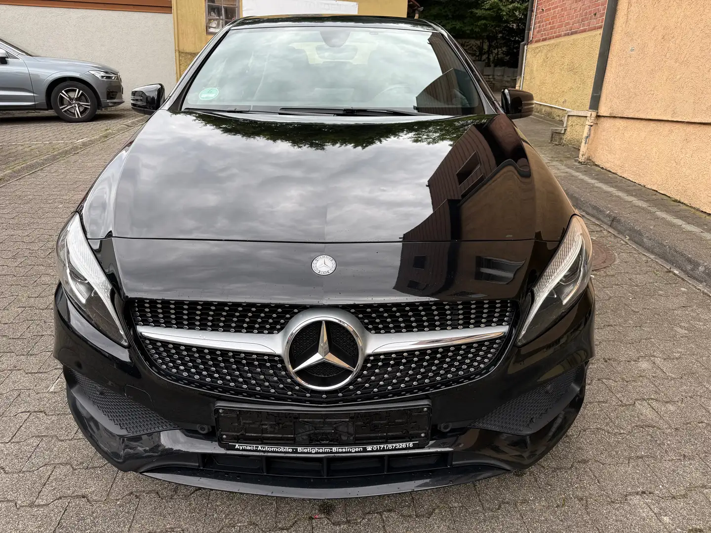 Mercedes-Benz A 180 A 180 BlueEfficiency (176.042) AMG-LINE Noir - 2