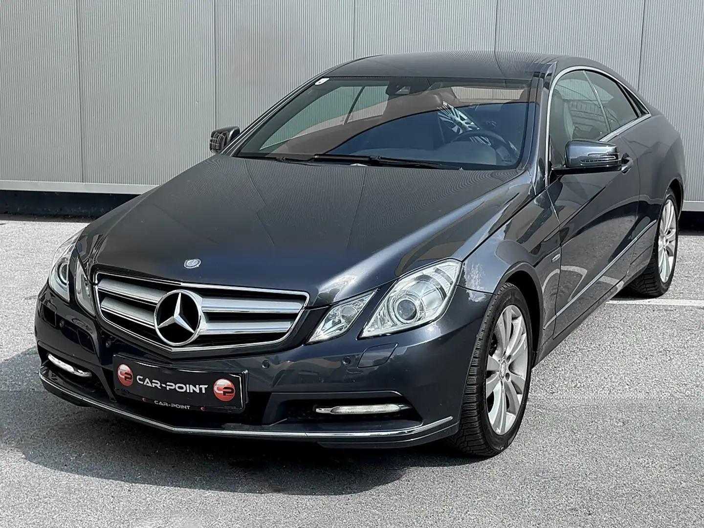 Mercedes-Benz E 200 CGI Coupe BlueEfficiency Aut. Grau - 1