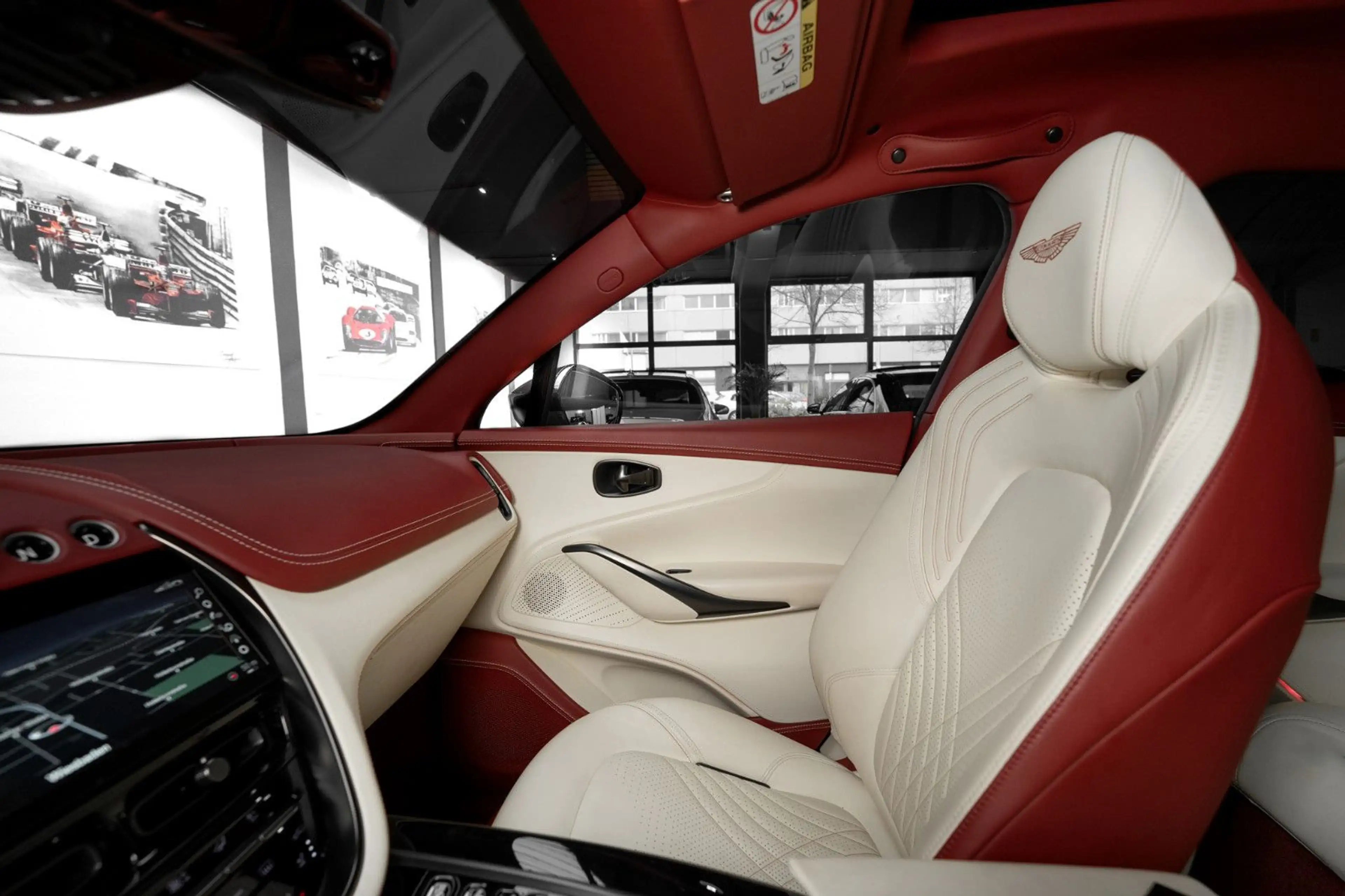 Aston Martin DBX 4.0 V8 #Exclusive Farbkombi #deutsches Fzg. — photo 4