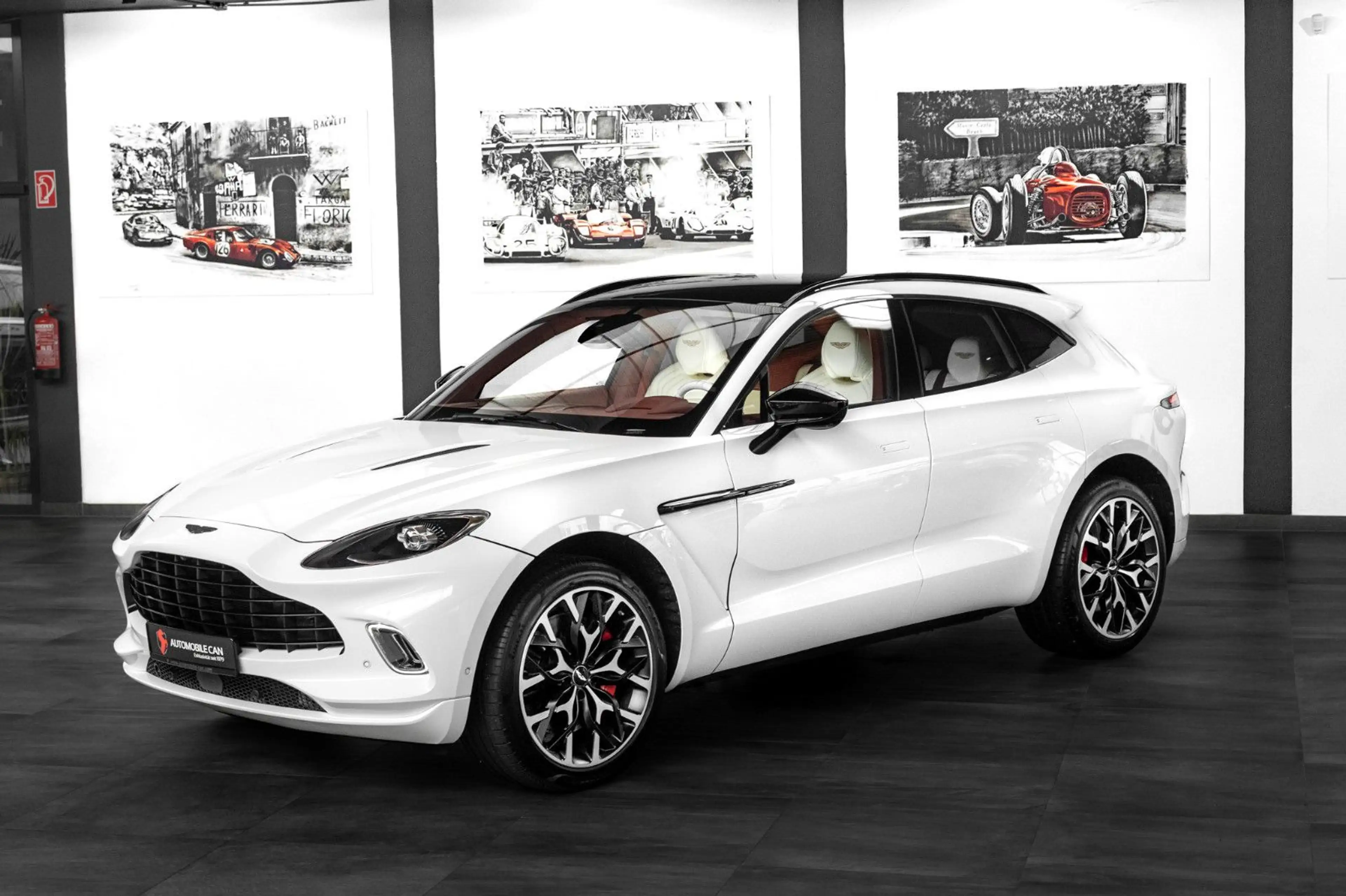 Aston Martin DBX 4.0 V8 #Exclusive Farbkombi #deutsches Fzg. — photo 9