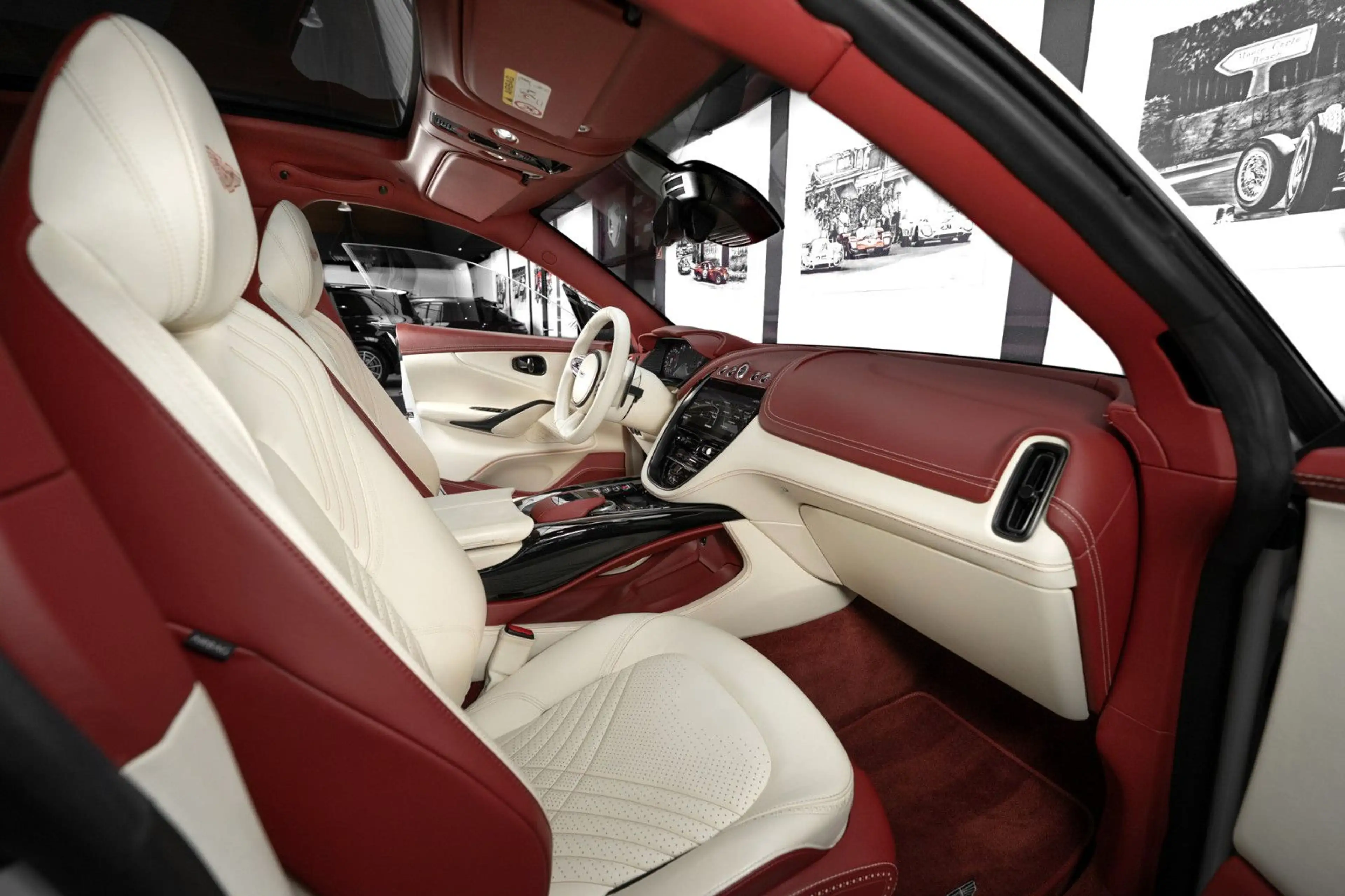 Aston Martin DBX 4.0 V8 #Exclusive Farbkombi #deutsches Fzg. — photo 2