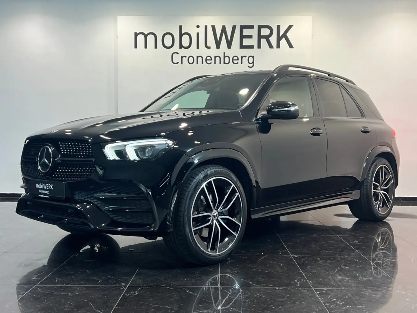 Mercedes-Benz GLE 400 d AMG Airmatic PANO Burmester AHK Distro Zwart - 1