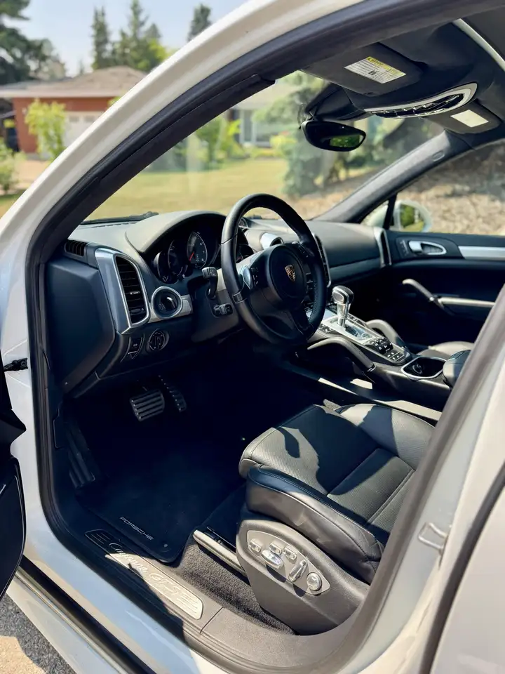 Porsche Cayenne снимка Porsche Cayenne