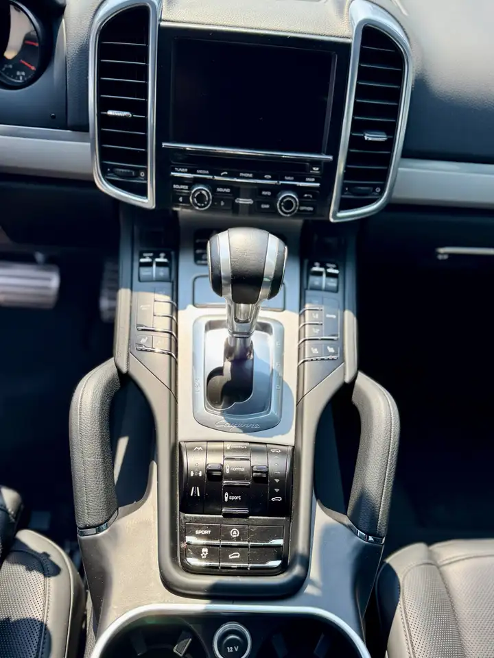 Porsche Cayenne снимка Porsche Cayenne