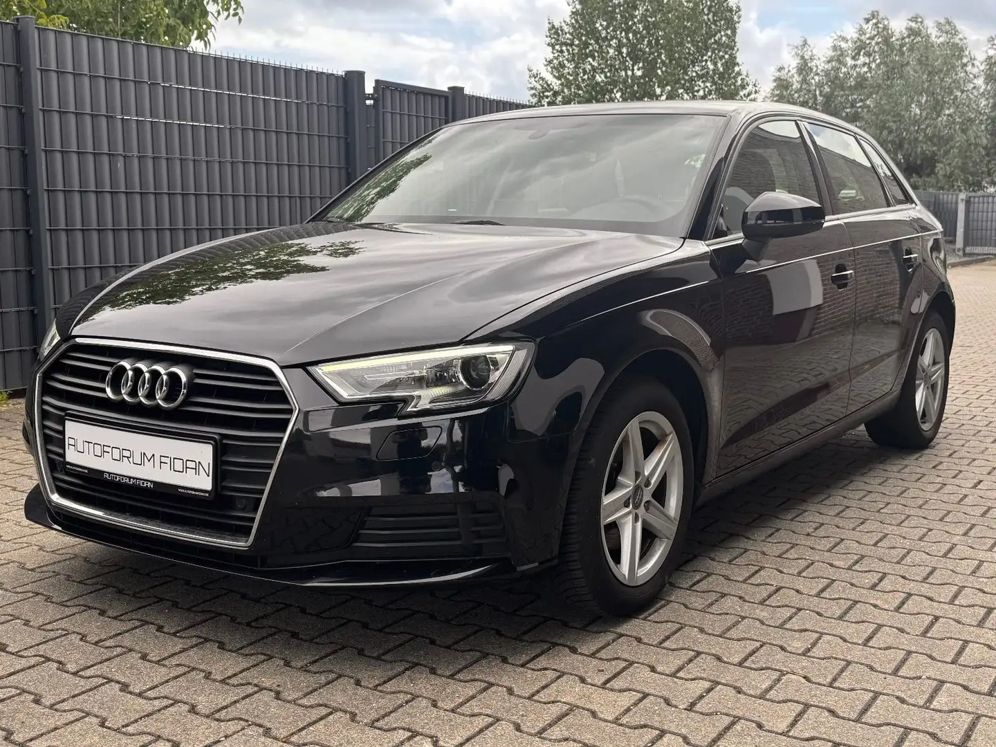 Audi A3 Sportback basis LED|NAVI|KLIMA|SHZ|PDC|MMI Noir - 1