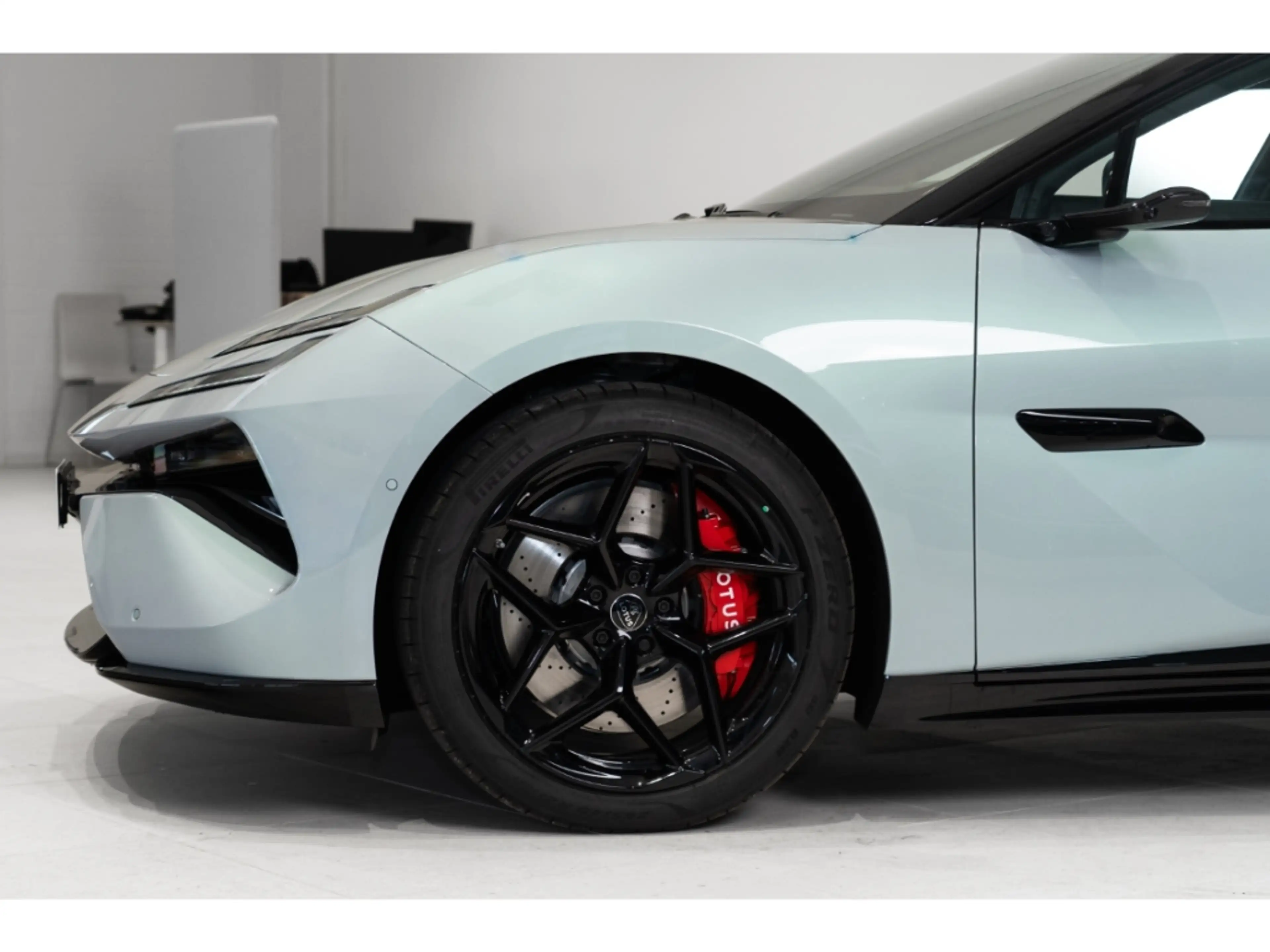 Lotus Emeya 600 Sport SE side cameras, 21'' spoke gloss black — photo 7