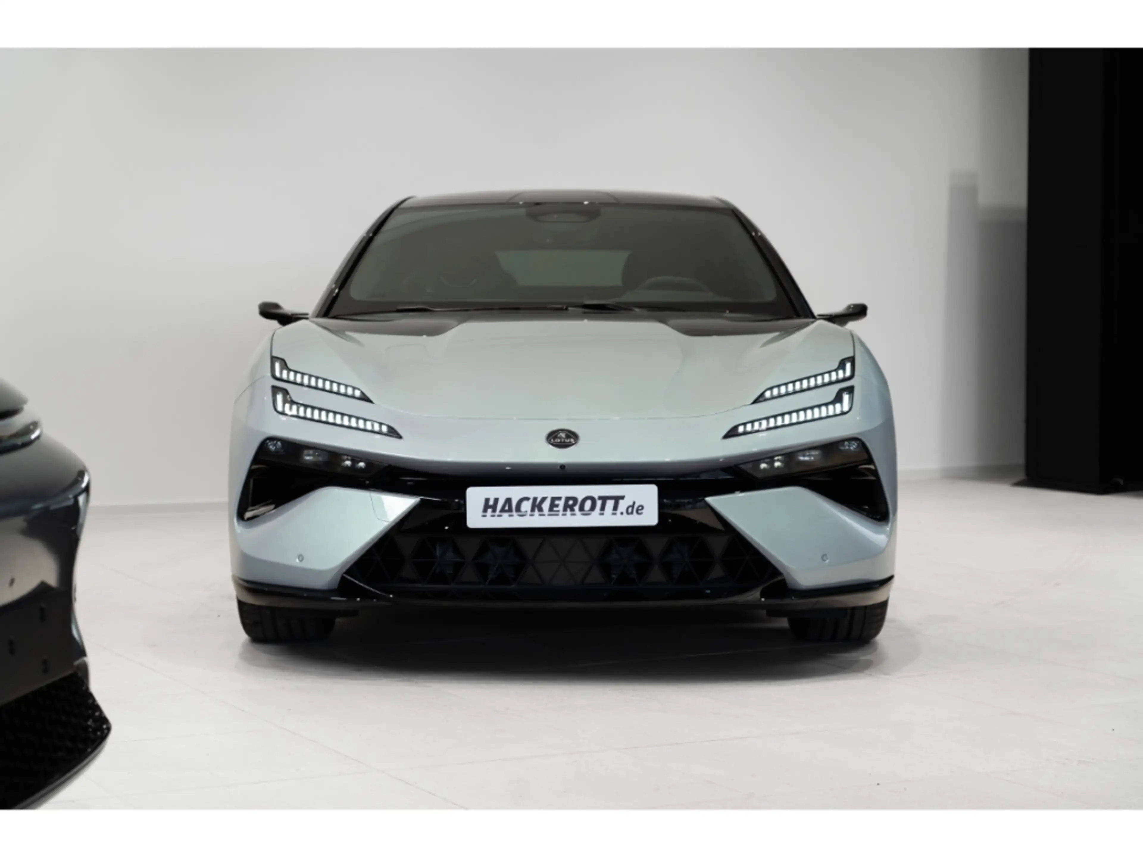 Lotus Emeya 600 Sport SE side cameras, 21'' spoke gloss black — photo 3