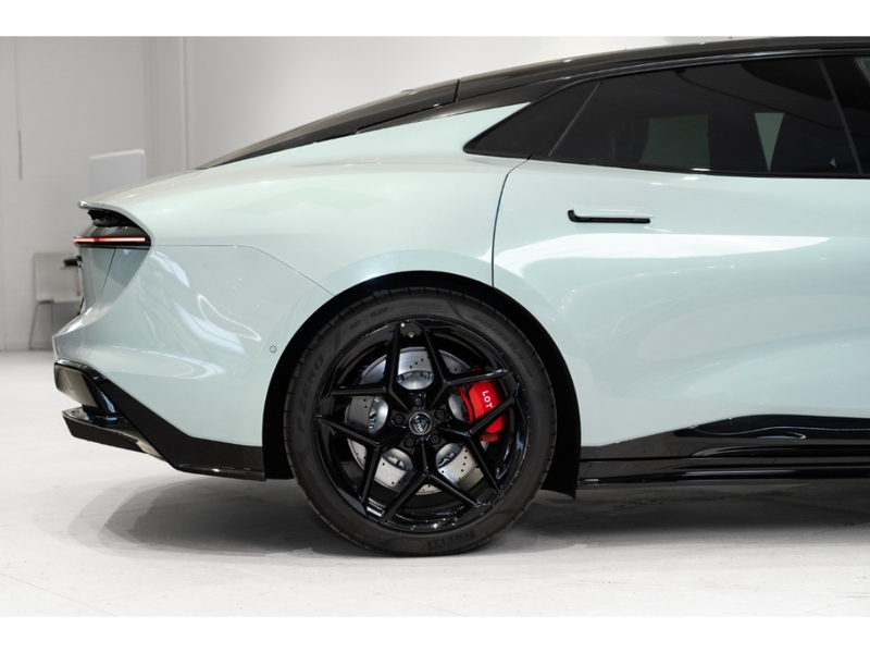 Lotus Emeya 600 Sport SE side cameras, 21'' spoke gloss black — photo 8
