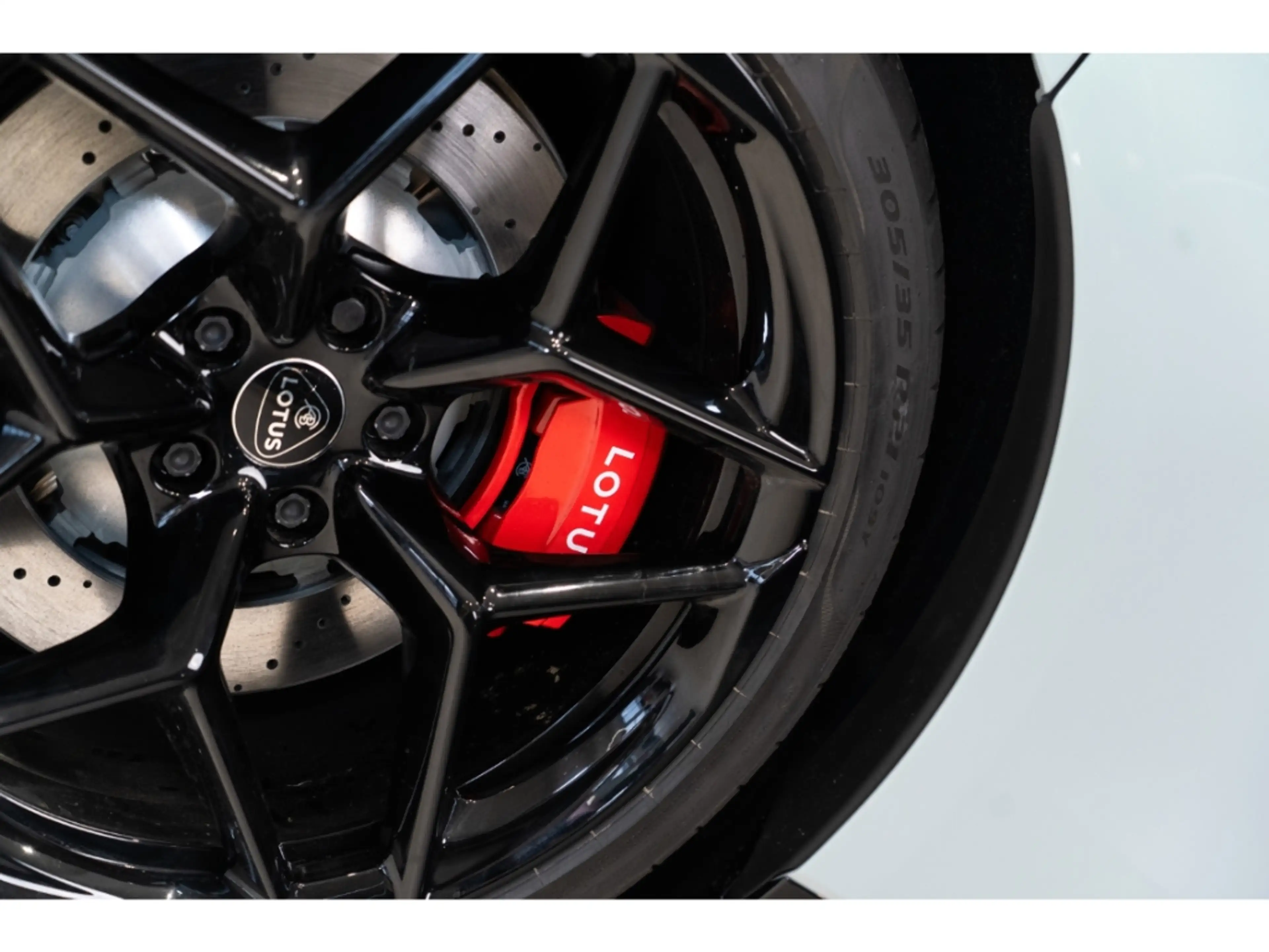 Lotus Emeya 600 Sport SE side cameras, 21'' spoke gloss black — photo 15