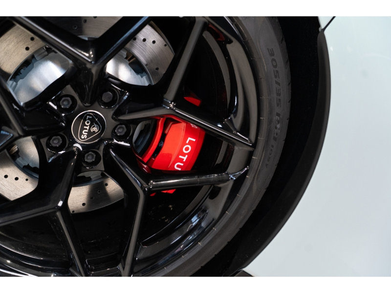 Lotus Emeya 600 Sport SE side cameras, 21'' spoke gloss black — photo 15