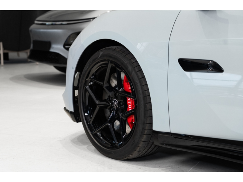 Lotus Emeya 600 Sport SE side cameras, 21'' spoke gloss black — photo 9