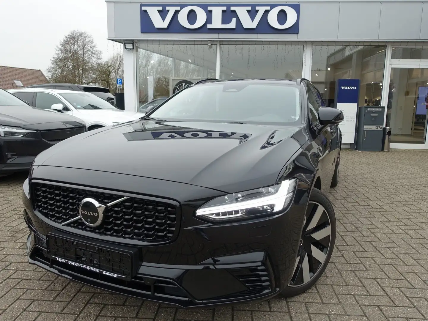 Volvo V90 Plus Dark T8 AWD Plug-in/H&K/360°/Head-UP Schwarz - 1