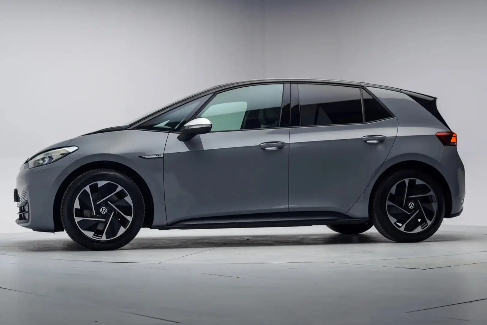 Volkswagen ID.3 First 58 kWh 3 fase [ LED Navi Stoelverwarming Ada Gris - 2