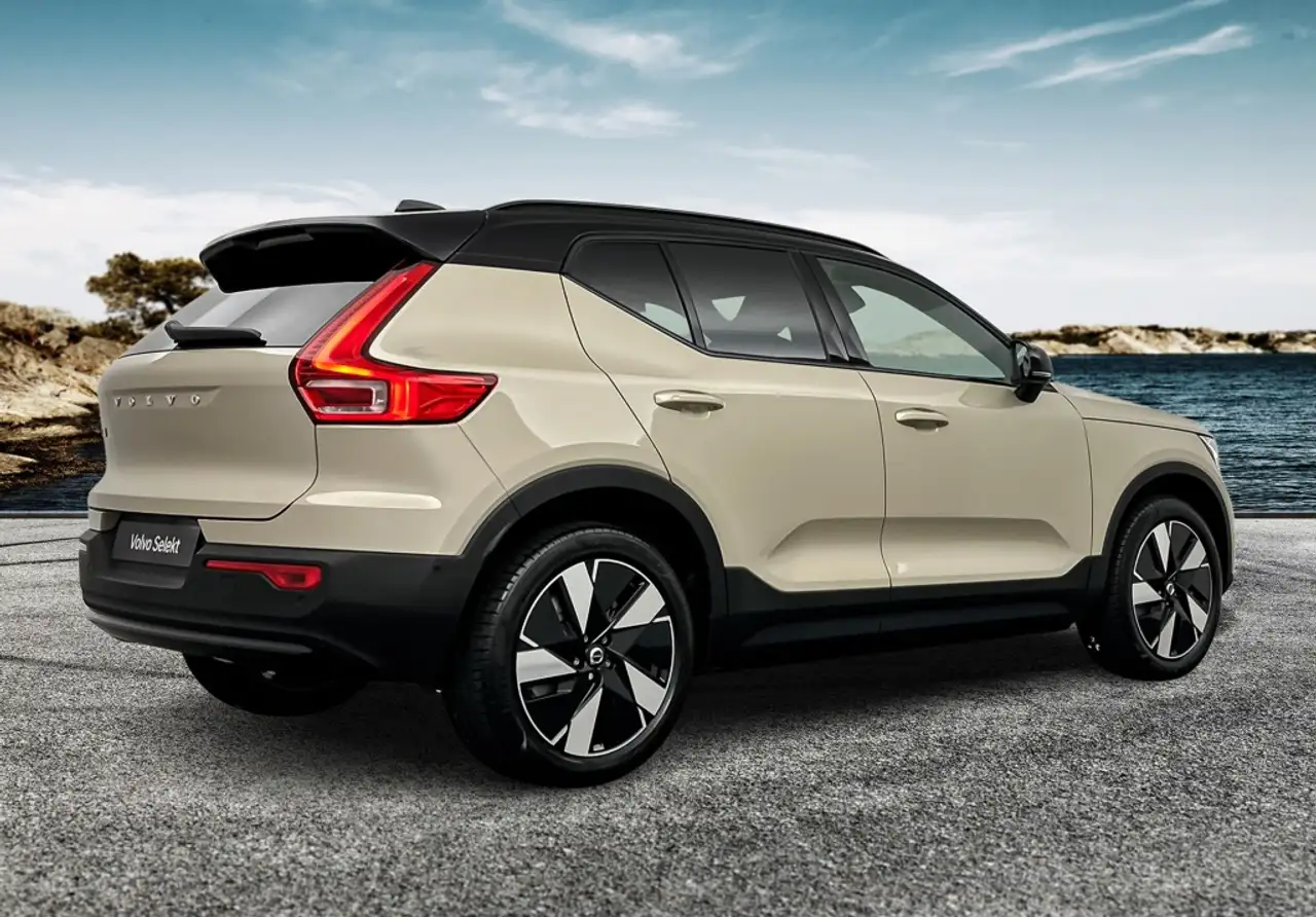 Volvo EX40 2026