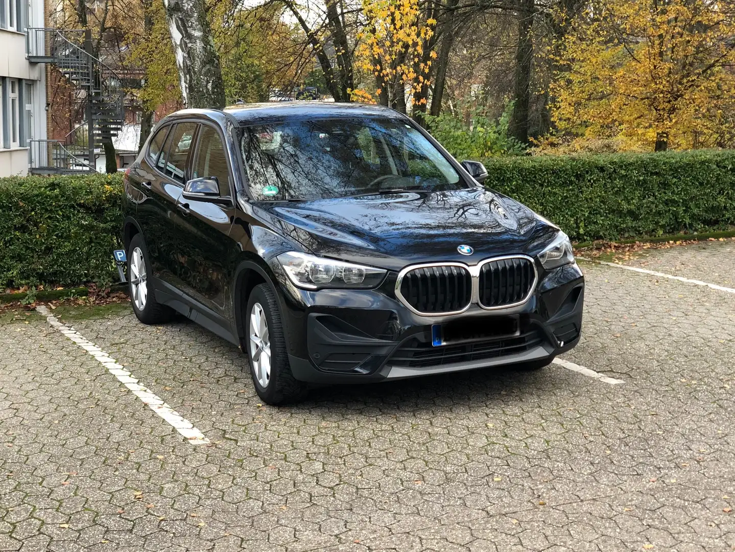 BMW X1 X1 sDrive18i Advantage Schwarz - 2
