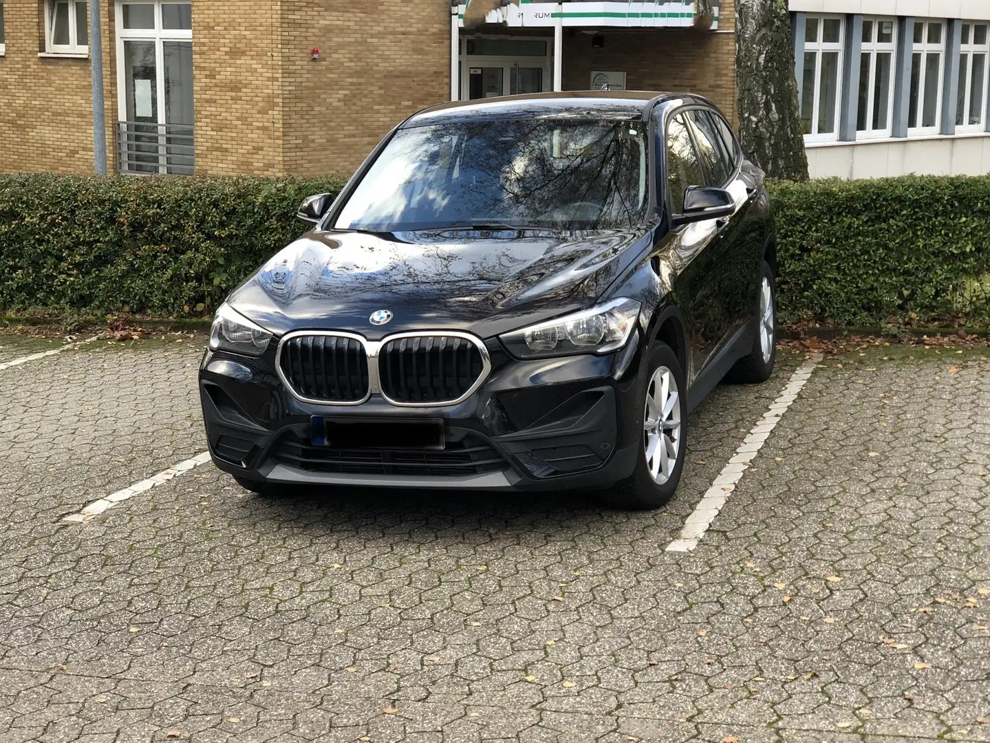 BMW X1 X1 sDrive18i Advantage Schwarz - 1