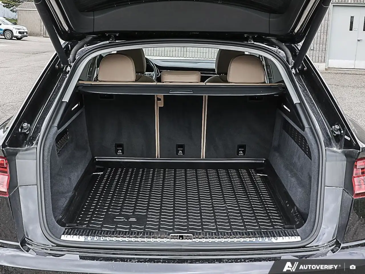 Audi Q8 снимка Audi Q8