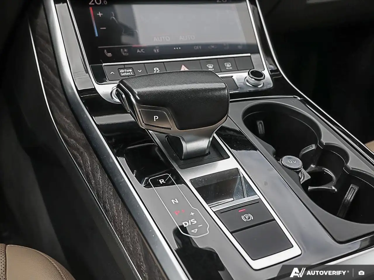 Audi Q8 снимка Audi Q8