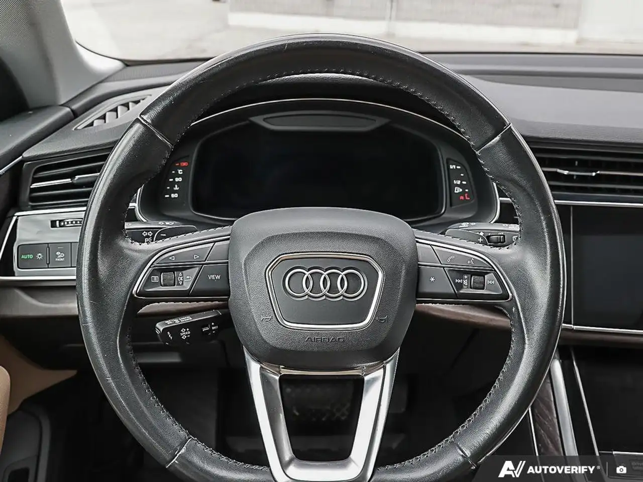 Audi Q8 снимка Audi Q8