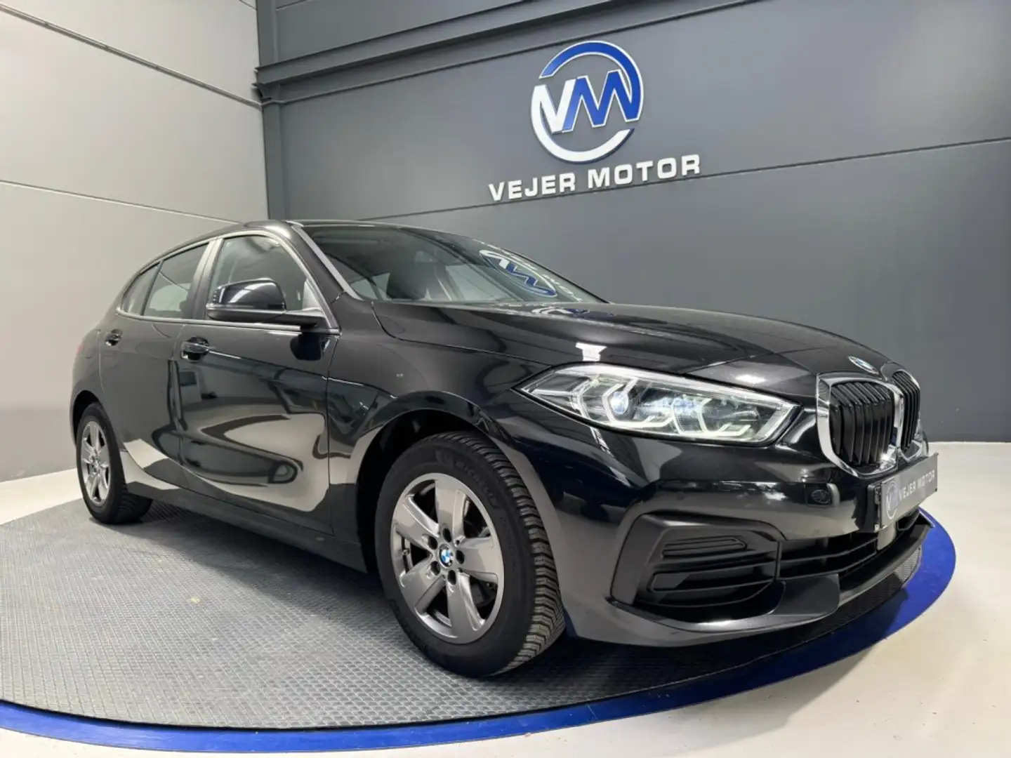 BMW 116 116d Business Negro - 1